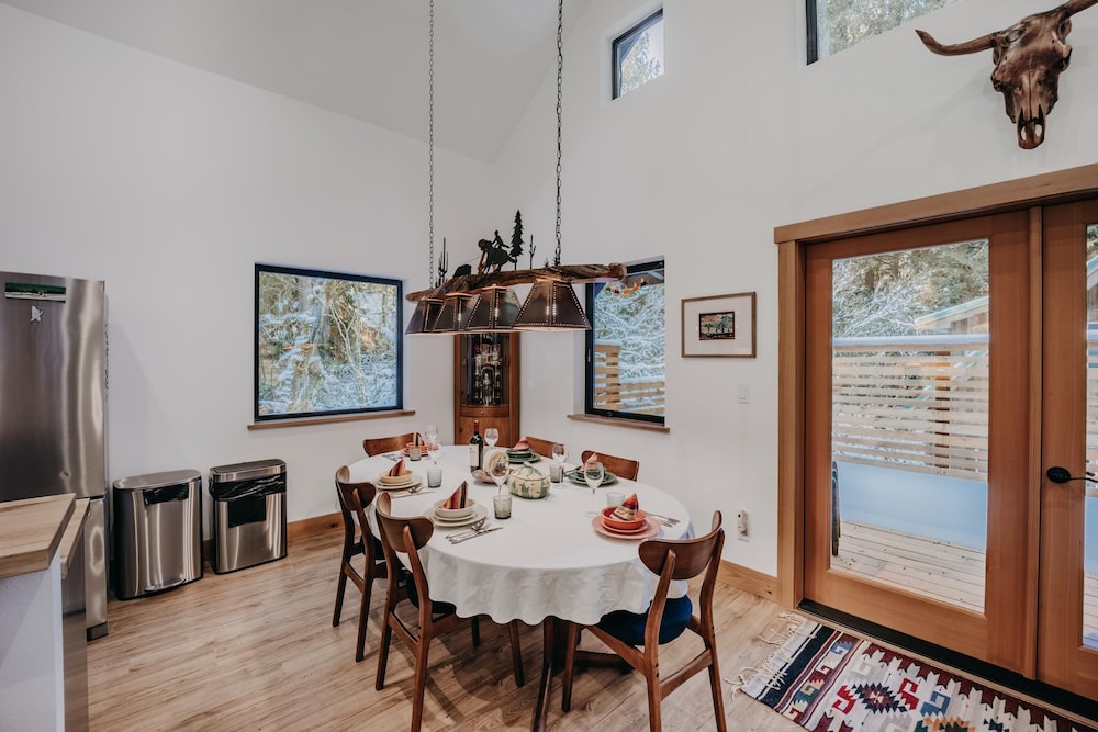 Mt Baker Rim Cabin 50 With Wifi, Hot Tub and Air Conditioning
