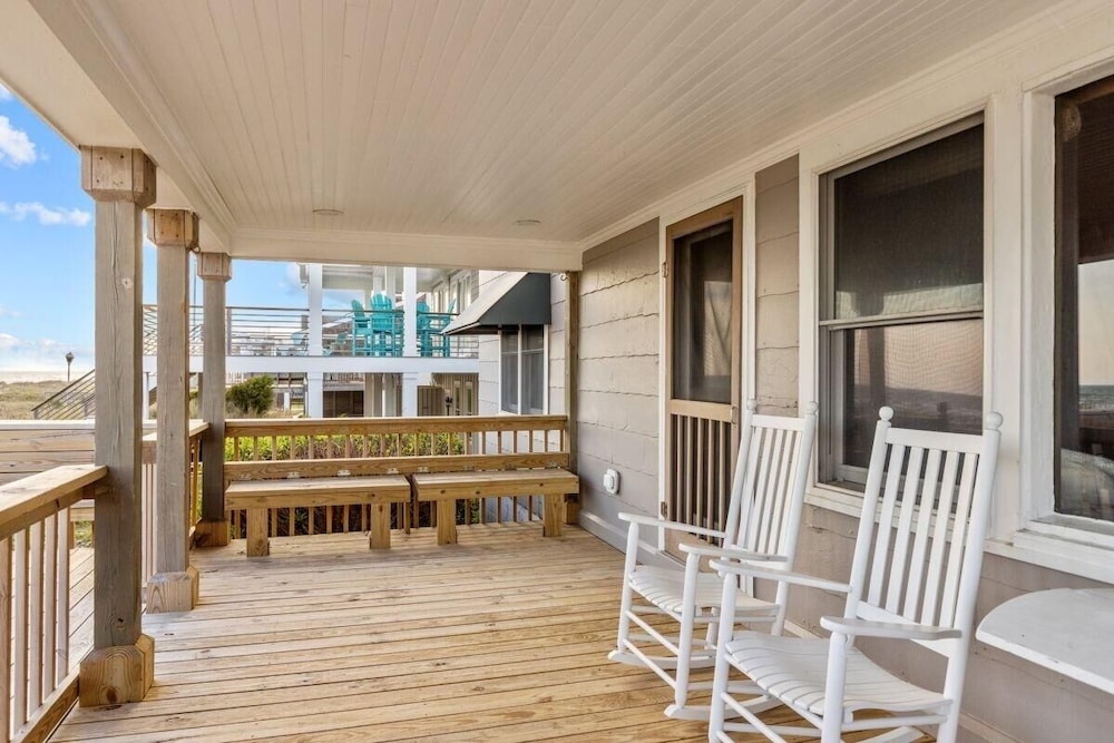Sutton Cottage 5 Bedroom Home