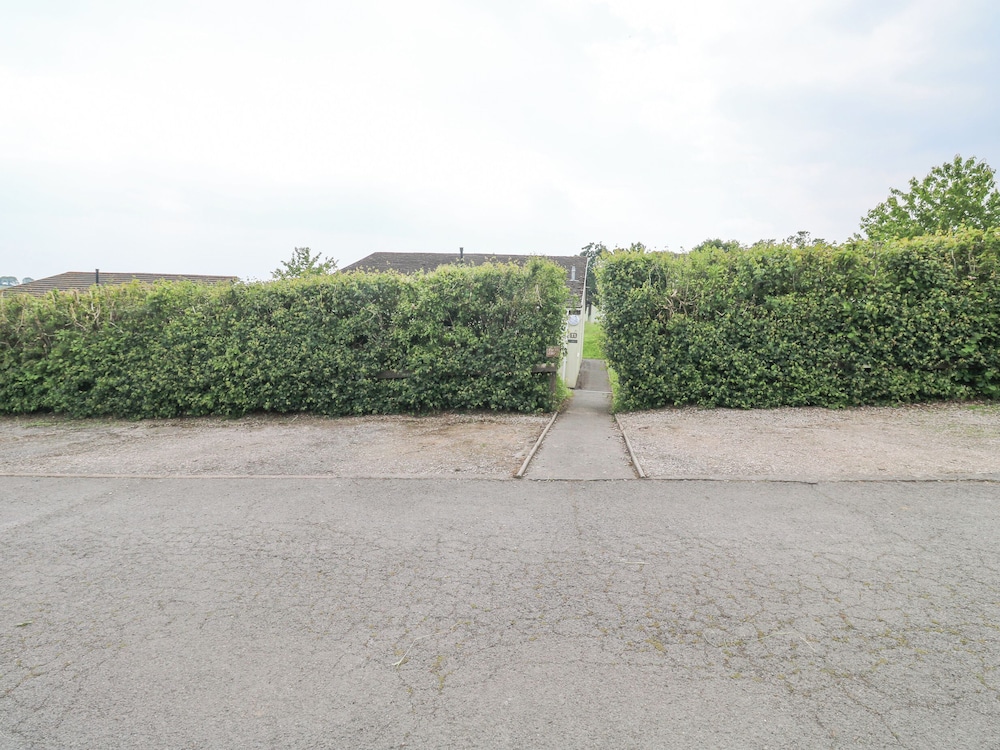 Harcombe House Bungalow 1