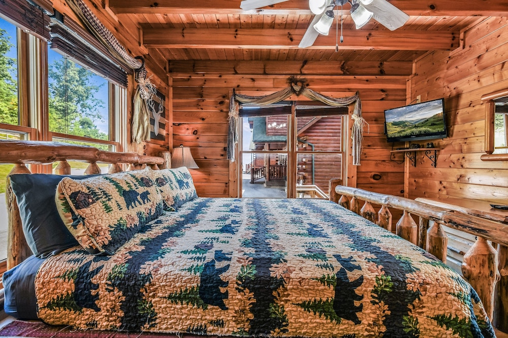 Extravagant View 3 Bedrooms 3 Bathrooms Cabin