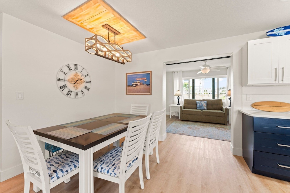 384 Harbor Drive