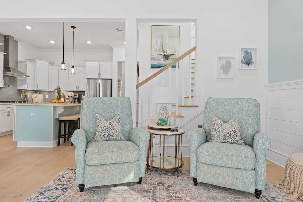 Walk to the Beach, Pool, 5bdr, 3 Porches Beach Sea-ker's Retreat by Avantstay