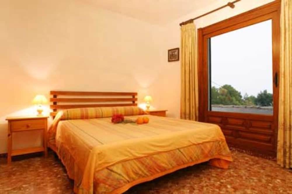 Bonestar in Javea With 5 Bedrooms and 2 Bathrooms