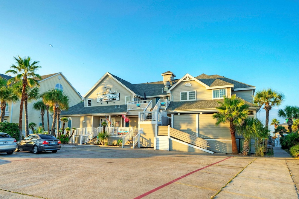 Sailfish & Dolphin Buyout by Avantstay 2 Units, Marina Front + View, Patio