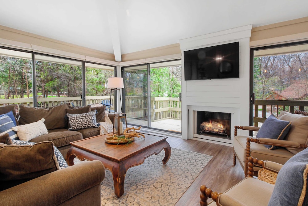 Abbey Springs - Private Community & Amenities!