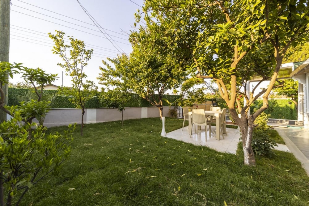 Villa With Private Pool Near Airport in Muratpasa