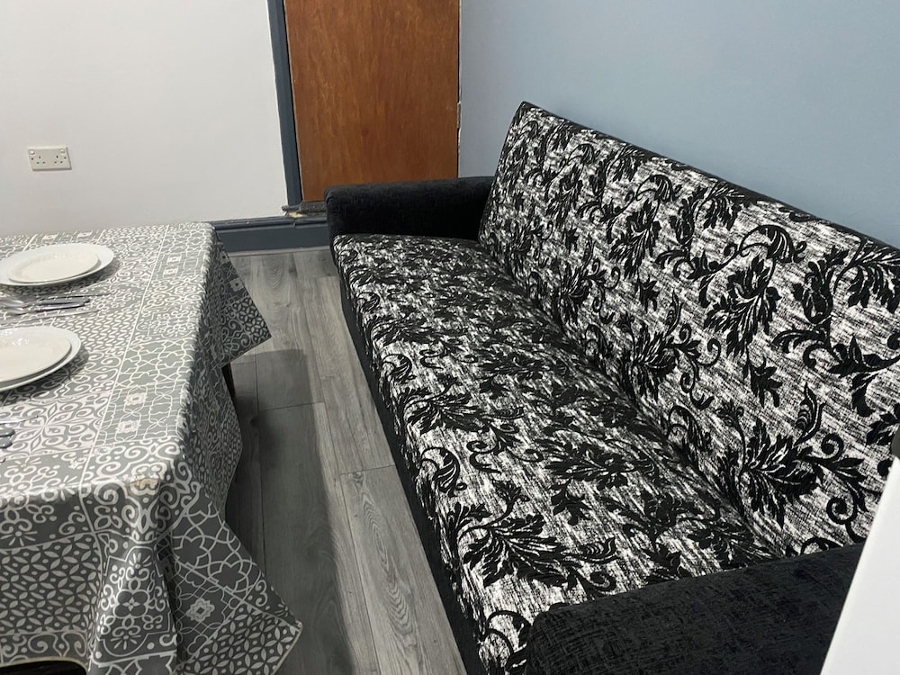 Room in Guest Room - Comfortable Room in Coventry City Centre