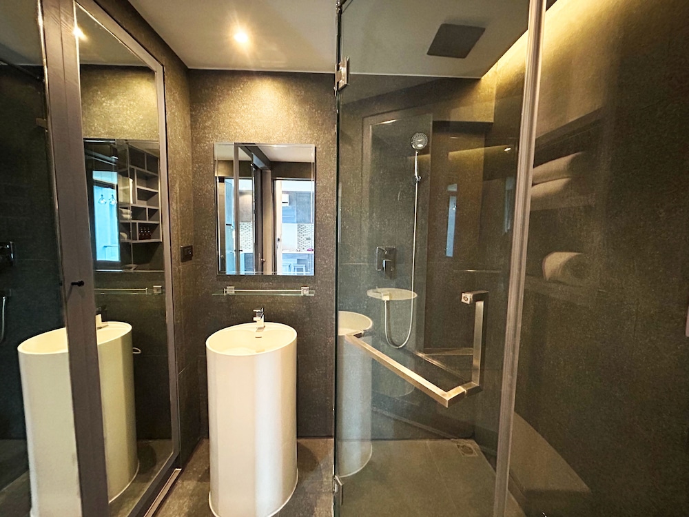 1BR with Rooftop Pool & Gym C191