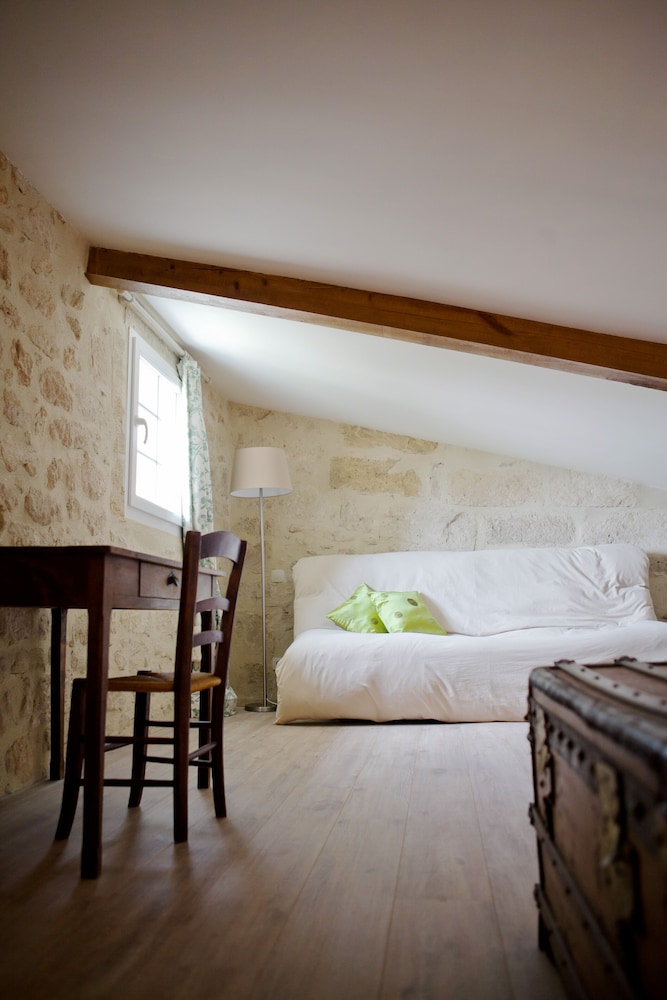 Château Latour Segur Suites & Spa