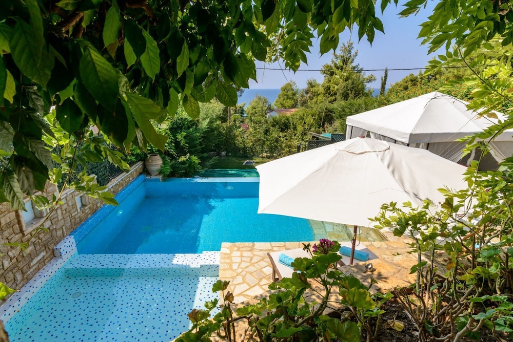 Maria Elena Villas