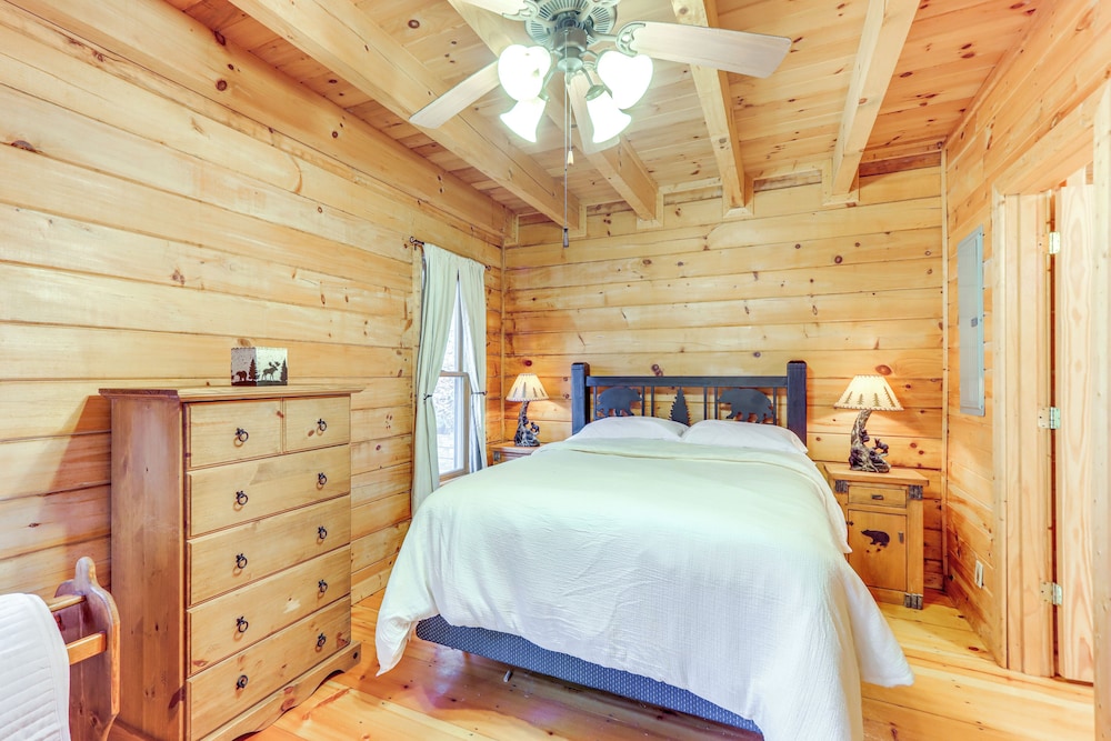 Private Hot Tub: Secluded Ellijay Cabin on River