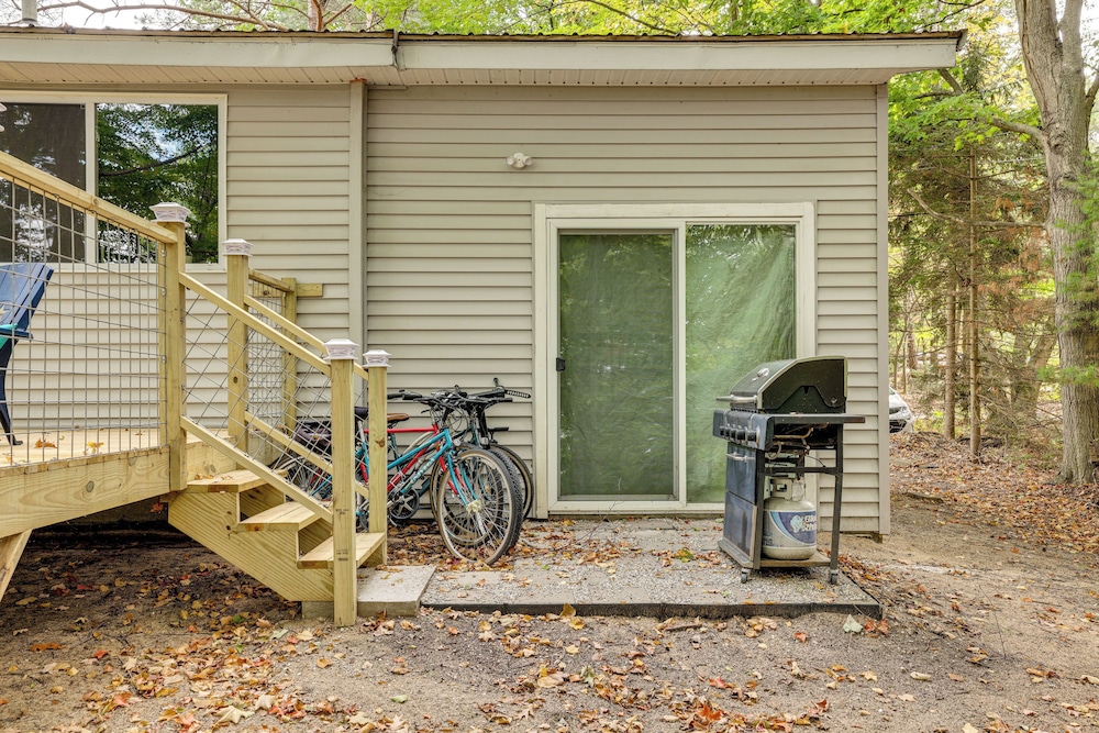 Walk to Lake Hamlin: Cottage Near Boat Launch