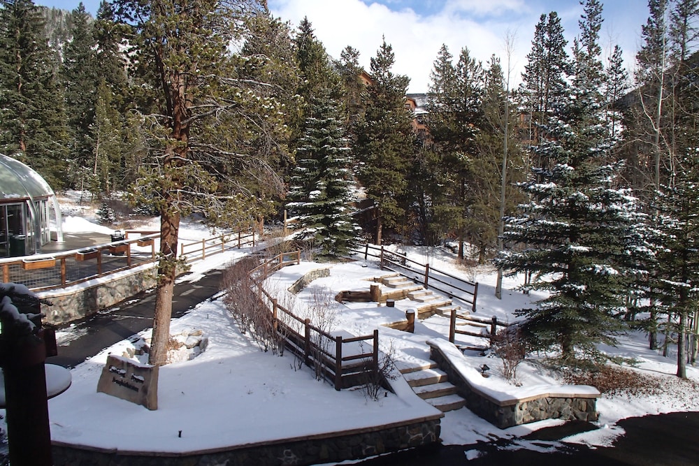 Keystone Retreat w/ Pool Access: Walk to Ski Lift! view 3
