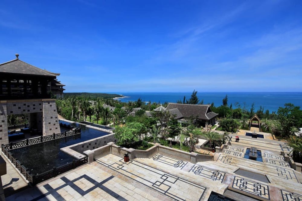 Hainan Qizi Bay New Century Resort