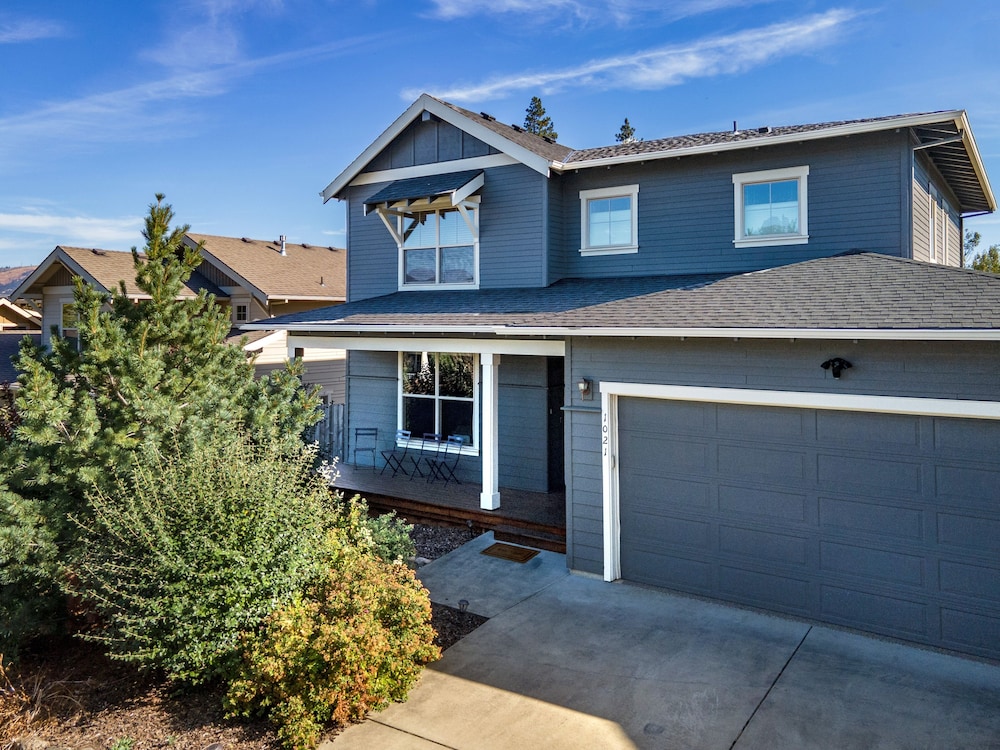 Redtail 30 Day Minimum 3 Bedroom Home by RedAwning