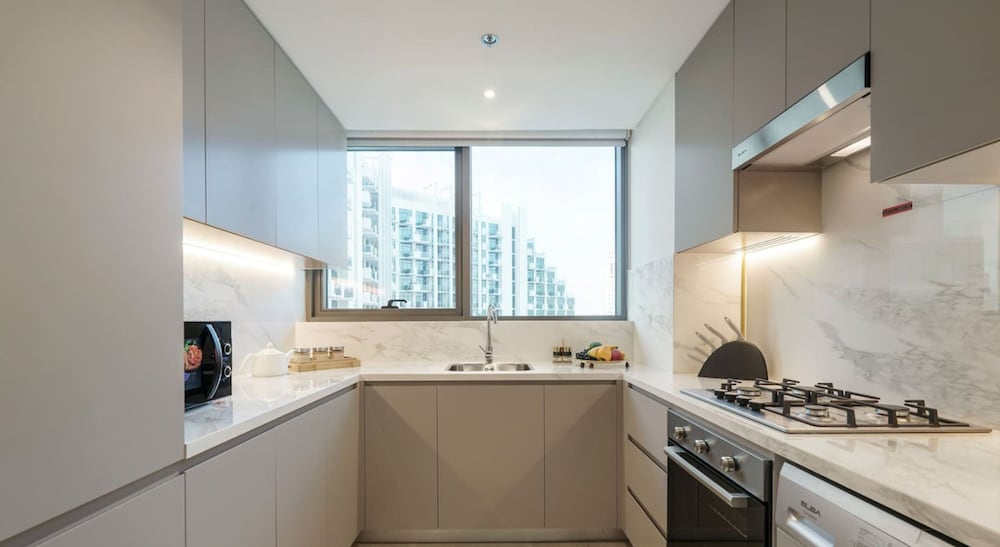 1BR Apt Near Downtown Dubai Pool Skyline Views