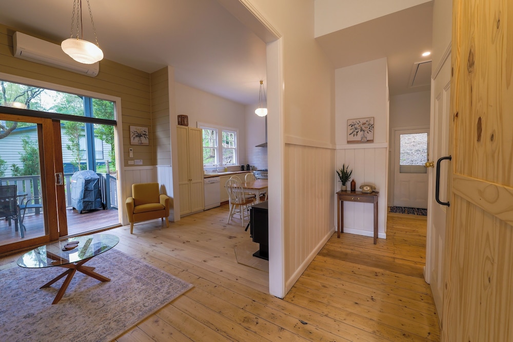 Ferntree Digs Cottage
