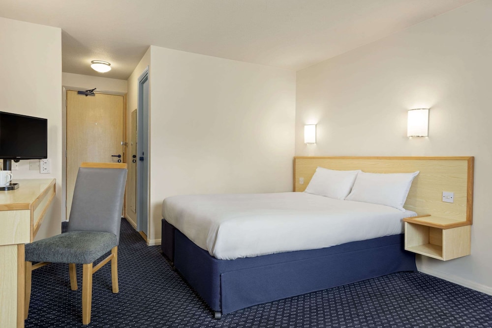 Winchester Vacations - Days Inn by Wyndham Sutton Scotney North - Property Image 1