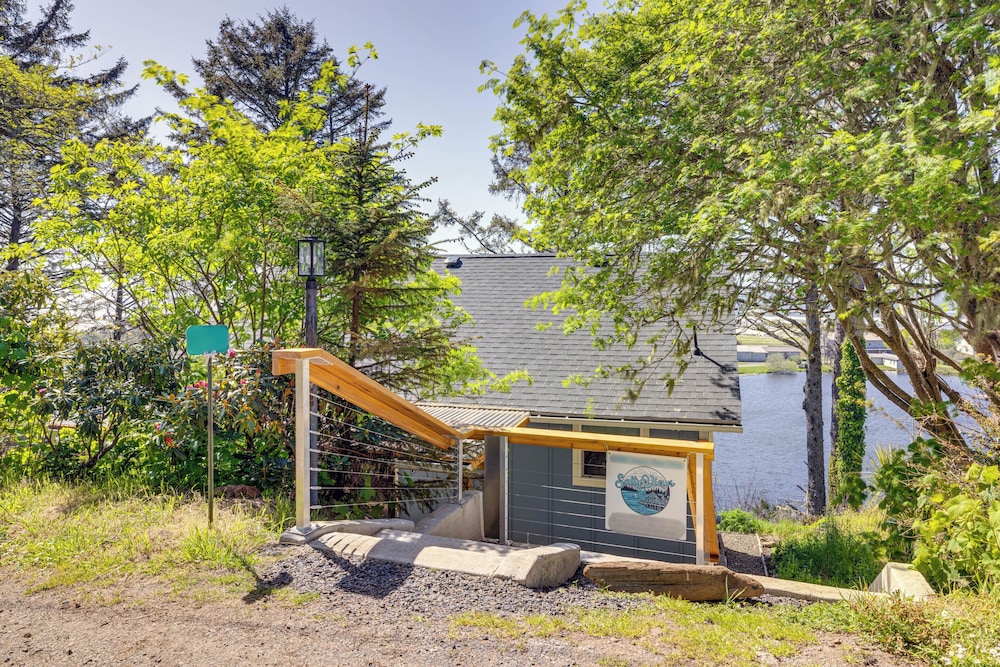 Walk to Winema Road Beach: Home w/ Hot Tub!