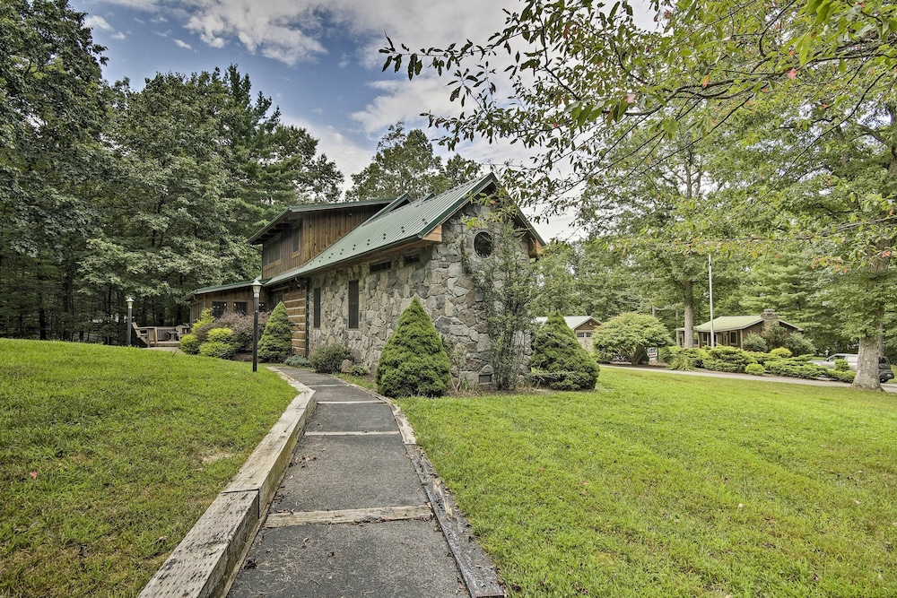 Creekside Berkeley Springs Cabin on 35 Acres! - Property Image 4