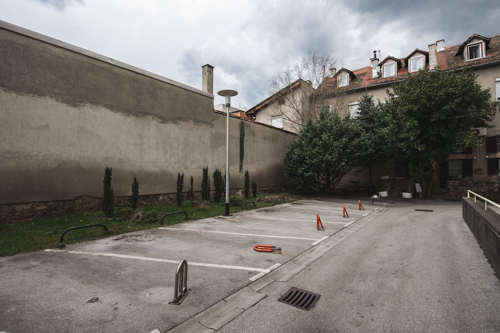 Tia Apartments and Rooms