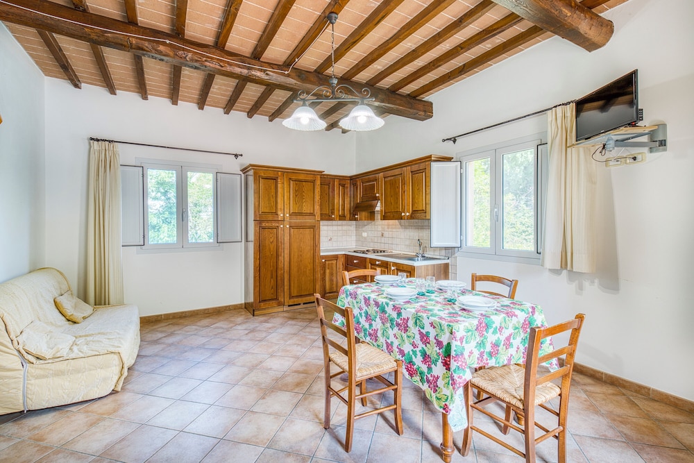 Oliva Family Apt Shared Pool,volterra photo 4
