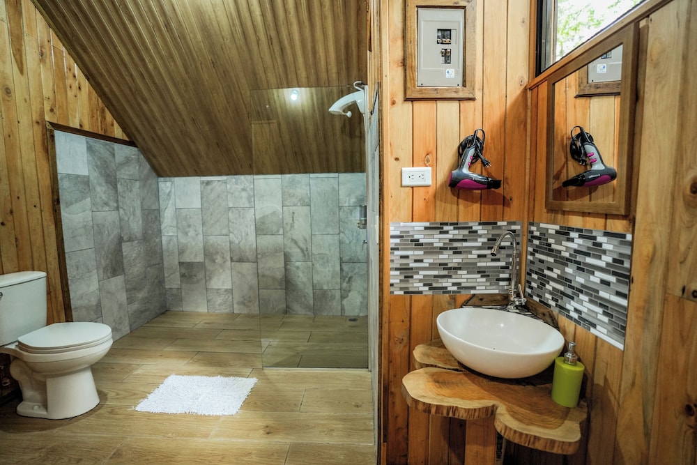 Tityra Lodge