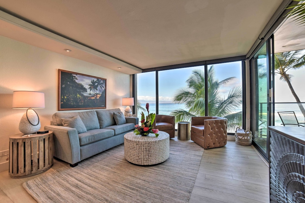 Whale & Sunset Views: Oceanfront Lahaina Condo