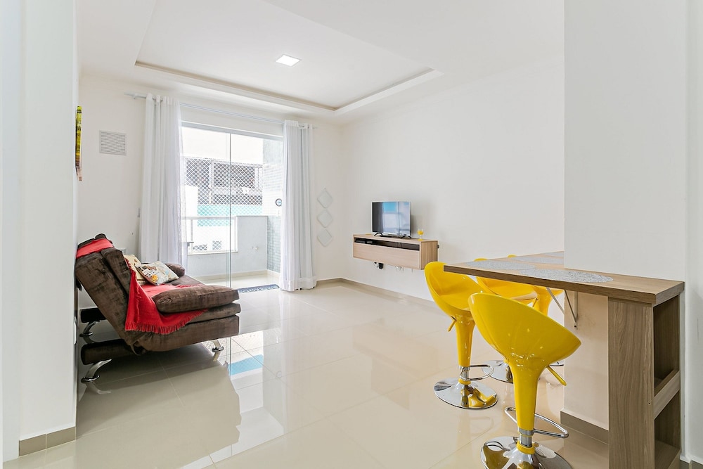Modern ap W/pool one Block From the Beach Rmi201