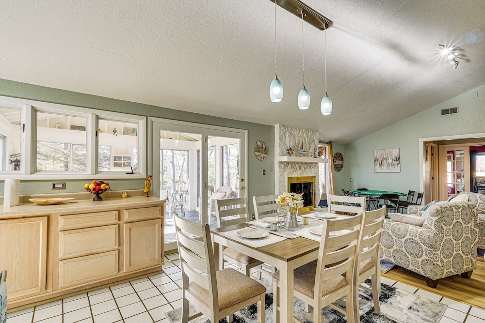 Luxury Lake Home, Amazing Views, Resort Amenities