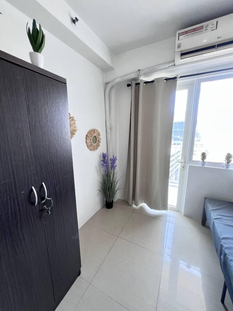 SHORE 1 RESIDENCES