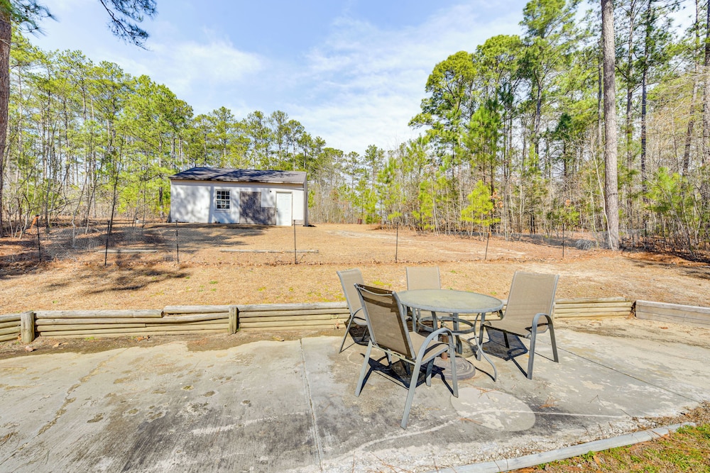 Cozy Couple's Getaway w/ Private Yard in Cameron