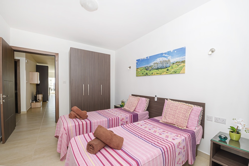 Summer Breeze Comfort Apartment view 3