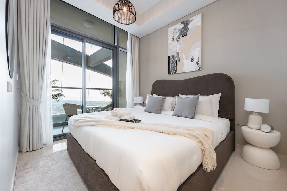 Stunning 2BR With Amazing Views in Business Bay