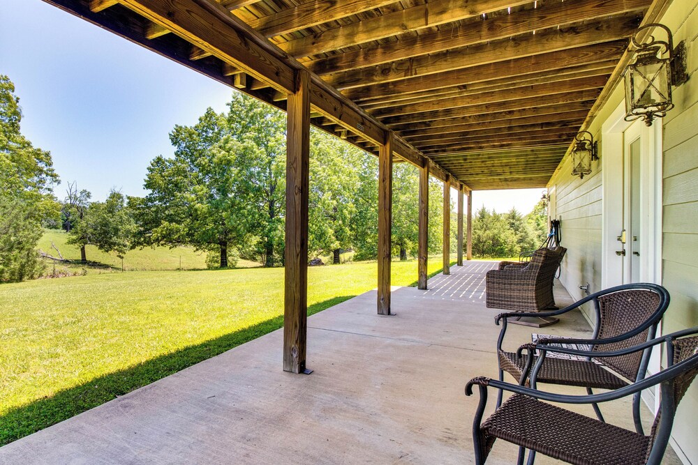 Near Bull Shoals Lake: Spacious Golfer's Getaway!