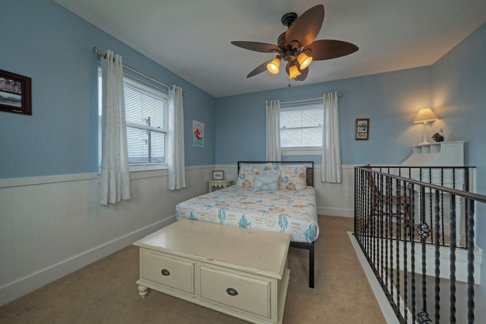 Leave of Absence Luxe Coastal Stay w Pool Outdoor Dining Minutes to Beach