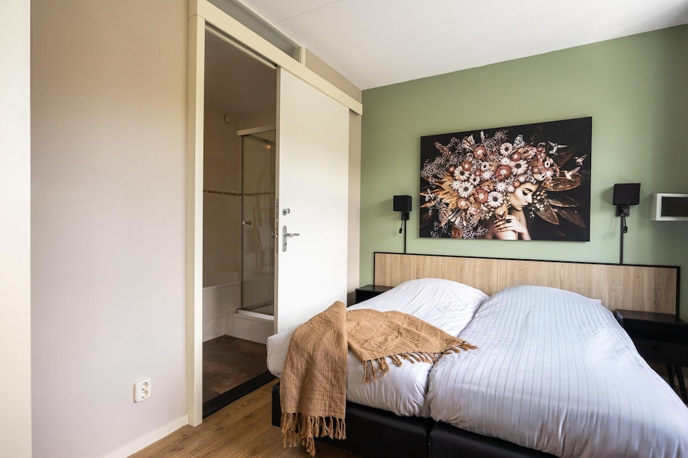 Villa in Andijk With Hot Tub and Garden