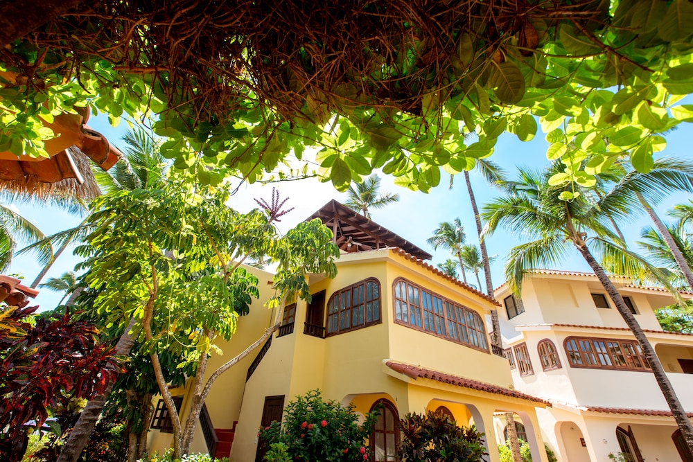 Los Corales Tropical Beach Resort & SPA