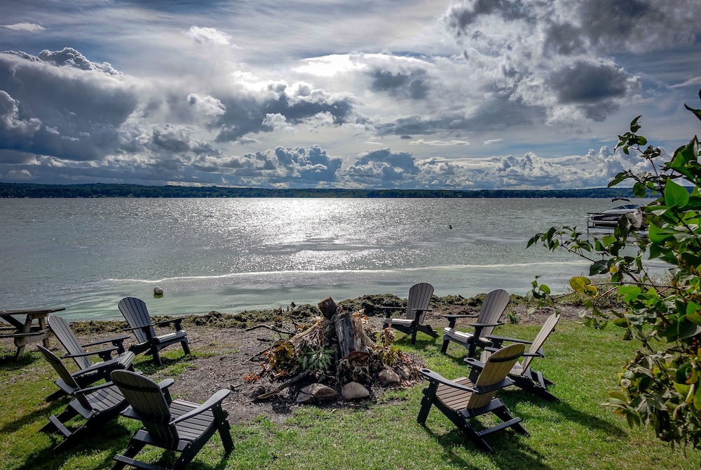 Maple Springs Lake Side Inn