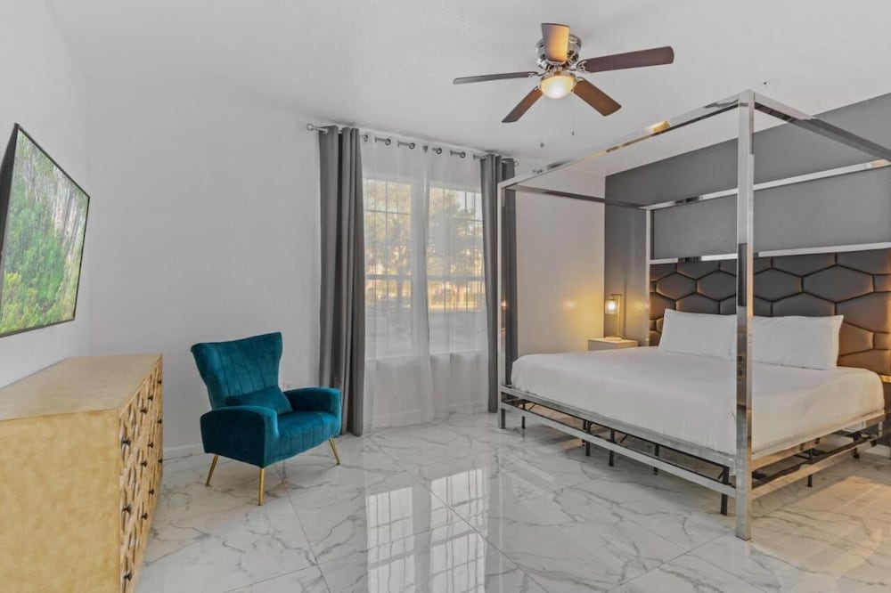 Vista Cay Swanky
