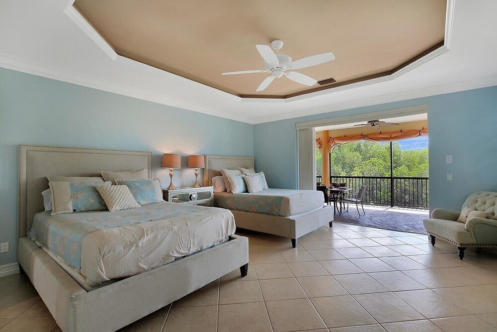 SPIN516 5 Bedroom Holiday Home by Marco Naples Vacation Homes