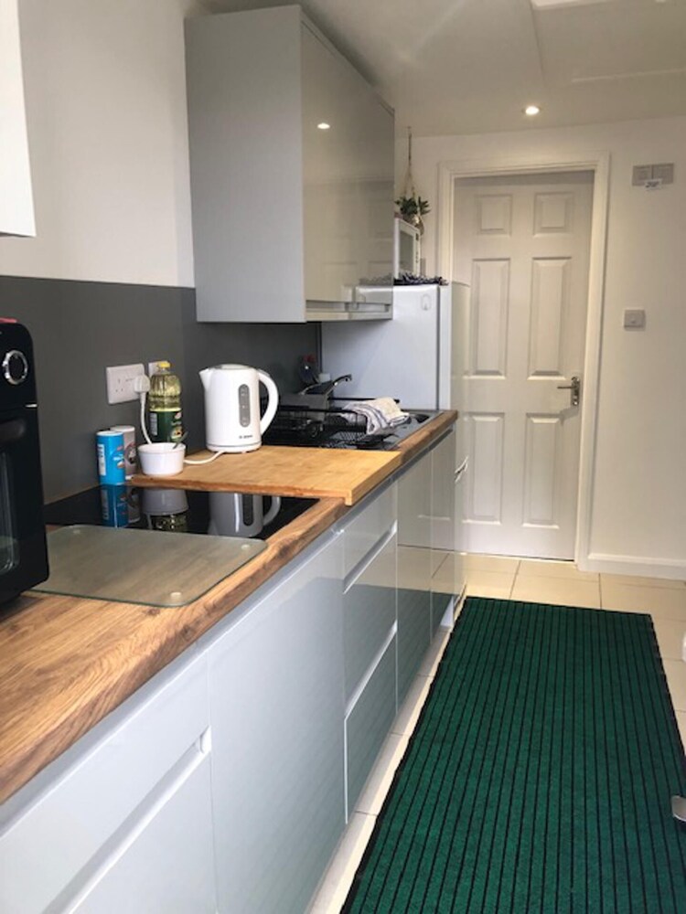 Self Catering Private Annex Near Ferndown view 3