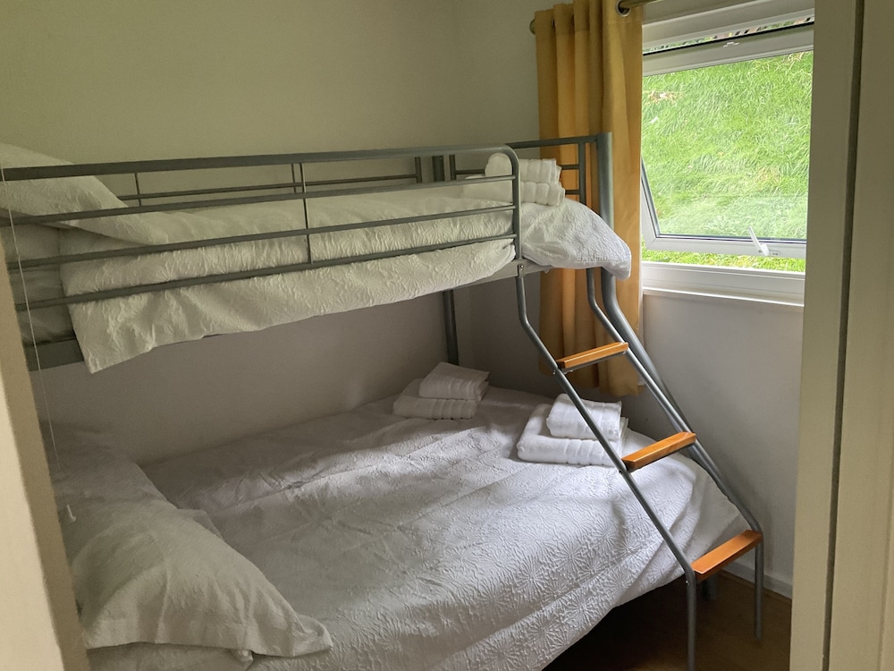 Holiday Cabin Sleeps 5 Caernarfon, Snowdonia view 3