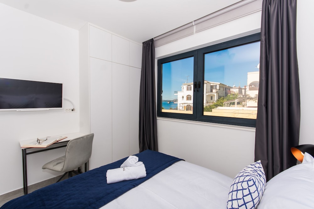 Luxury Apartments Royal M with Pool