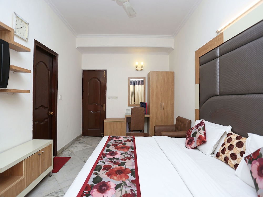 OYO 1879 Hotel Imperial Inn