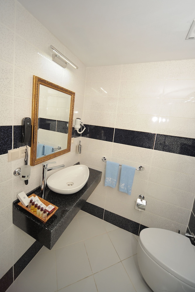 Golden Lake Otel - Image 38