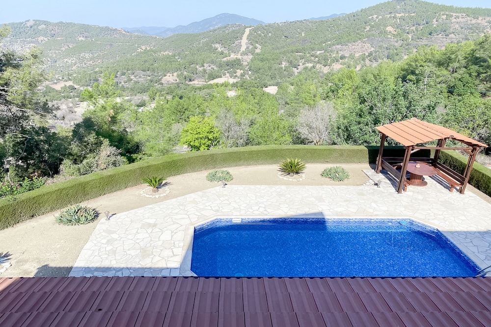 Phaedrus Living Serenity Villa Lysos