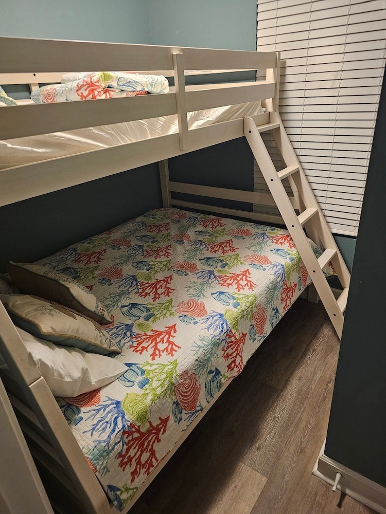 Shores Of Panama 314 - 1 Bd+bunks, Sleeps 6. Same Level Parking, Free Fun! 1 Bedroom Condo by RedAwning view 4