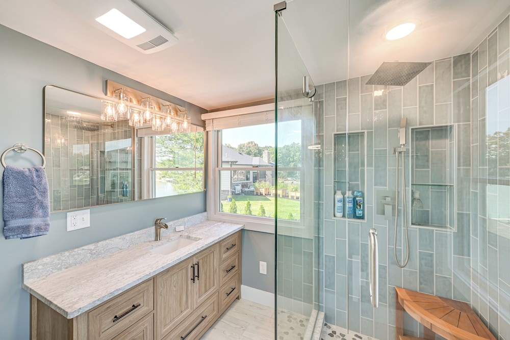 Private Indoor Hot Tub: Fish & Boat on Sylvan Lake