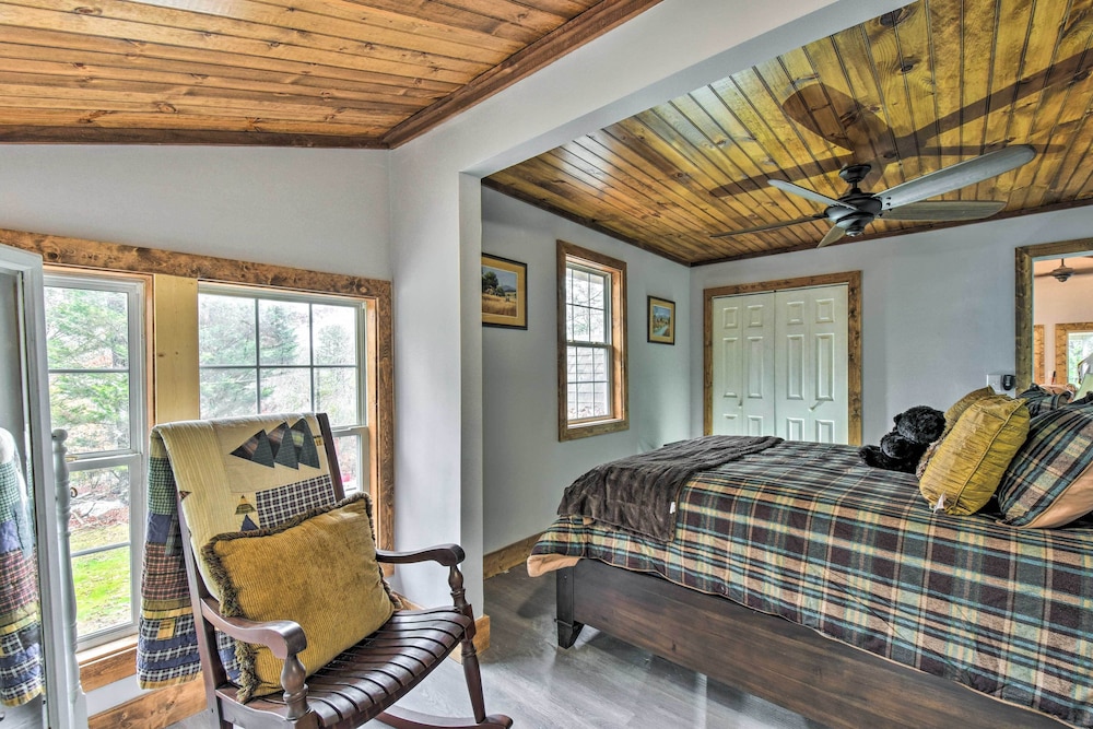 Otto Home w/ Fire Pit, Tree House & Hot Tub! view 5